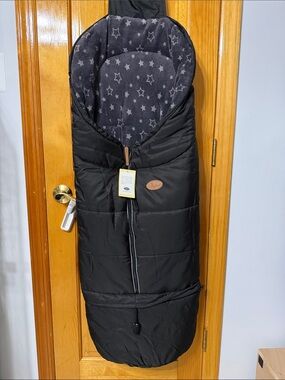 Black Puffer Footmuff with Star-Print Lining